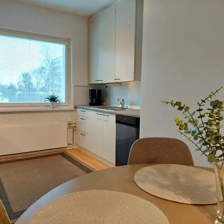 Lejlighed Kodikas Parvekkeellinen Kaksio Omalla Parkkipaikalla *