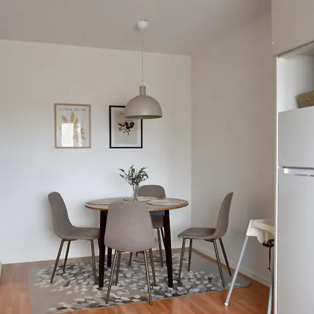 Lejlighed Kodikas Parvekkeellinen Kaksio Omalla Parkkipaikalla *